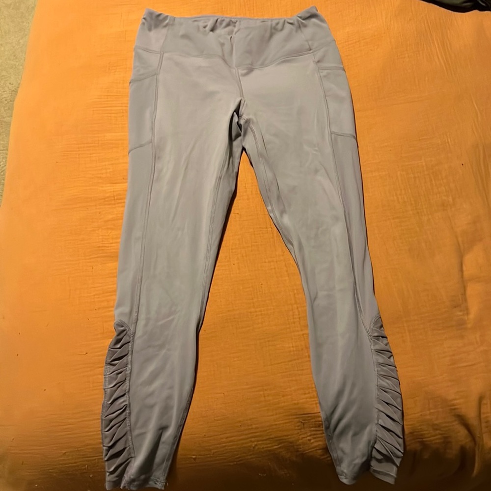 Lavender leggings with pockets